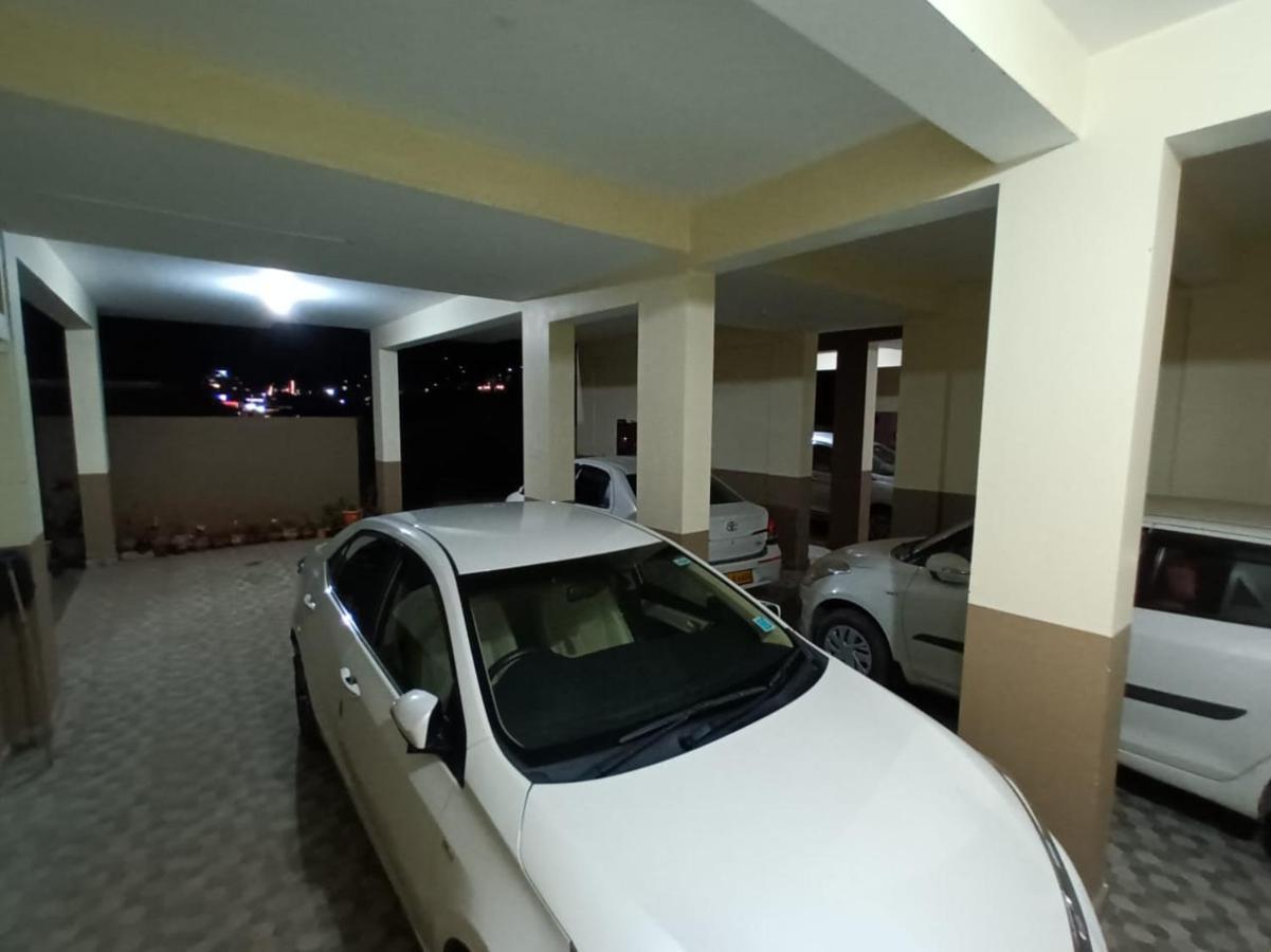 Апартаменти Karpagam Residency Уті Екстер'єр фото